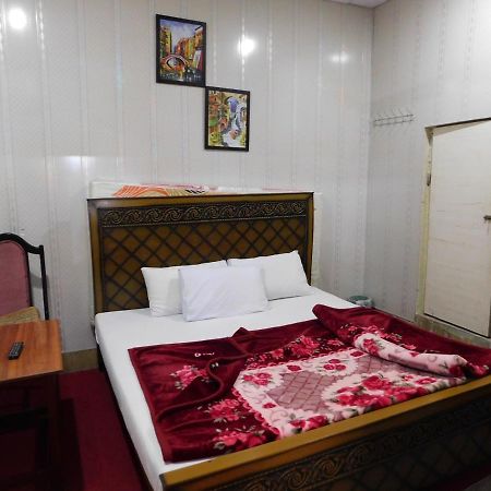 Rex Hotel 拉瓦尔品第 外观 照片